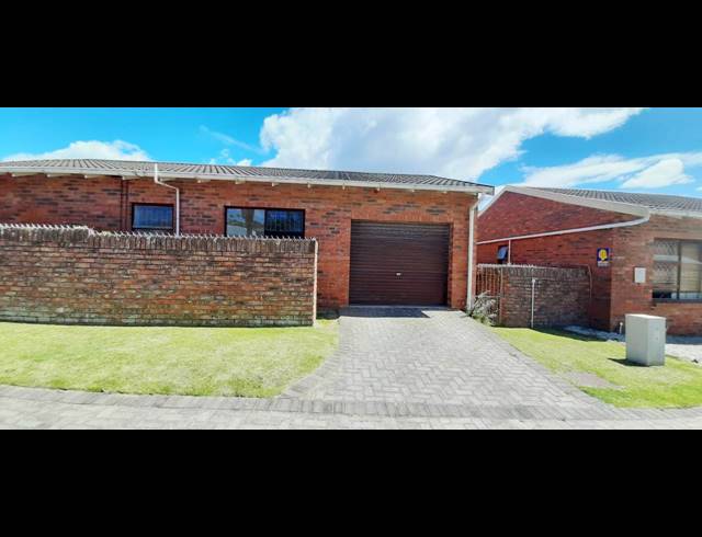 2 BEDROOM TOWNHOUSE RENTED IN LORRAINE